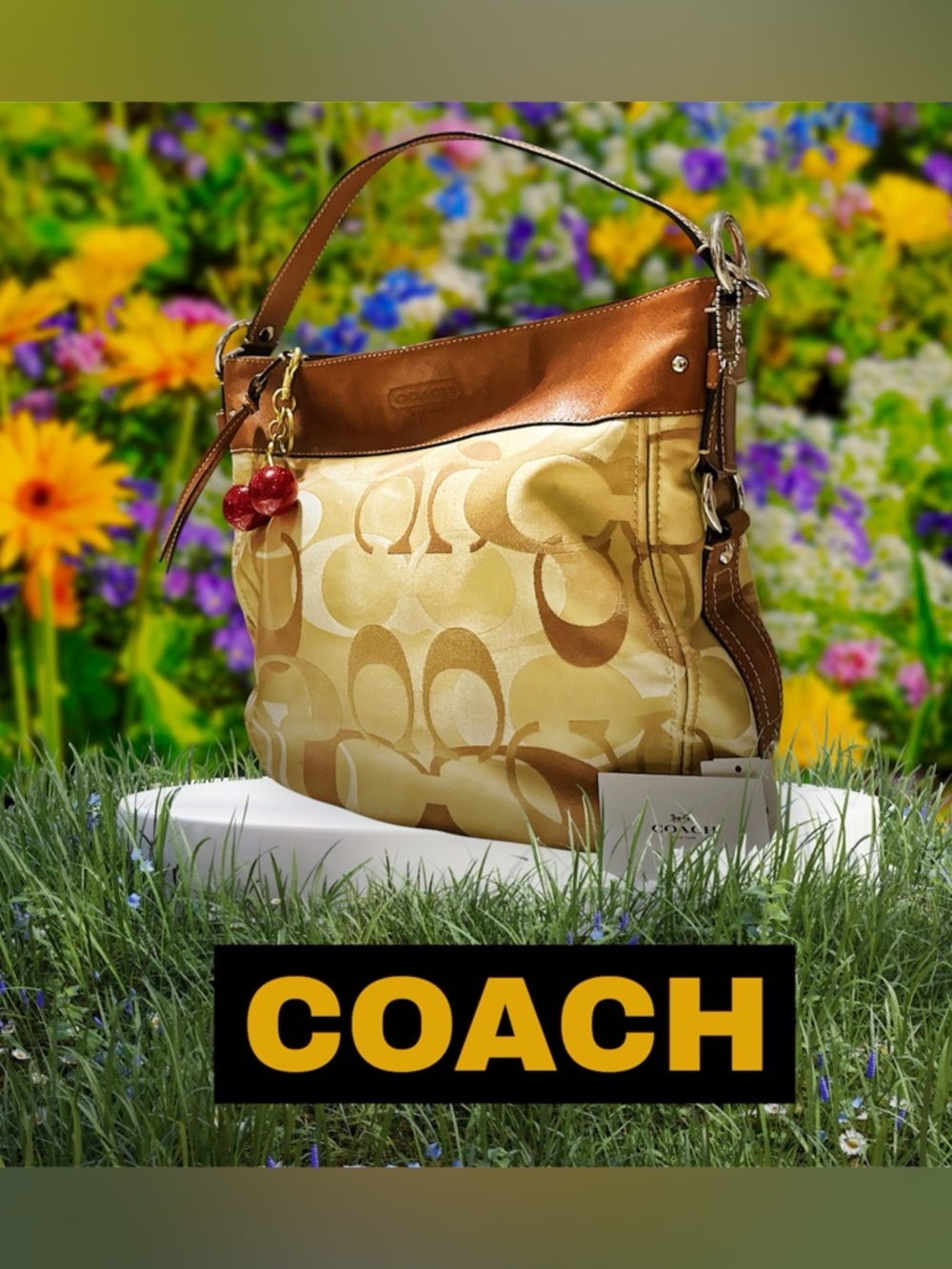 Rare vintage Coach soho Shoulder Bag Tan Signature Logo with Cherry Charm - Picture 4 of 17